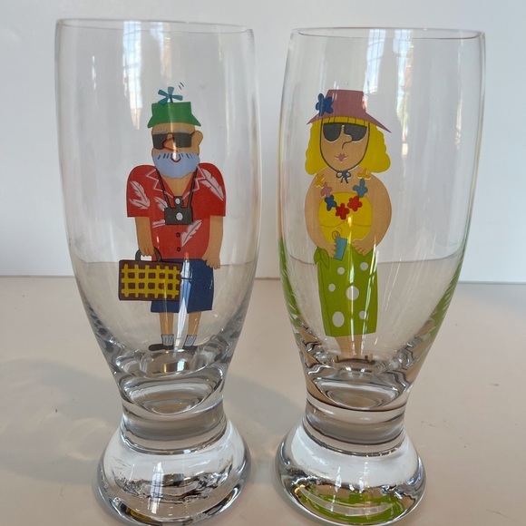 Pair of Glass Tumblers of Man and Woman on Vacation - Picture 9 of 9
